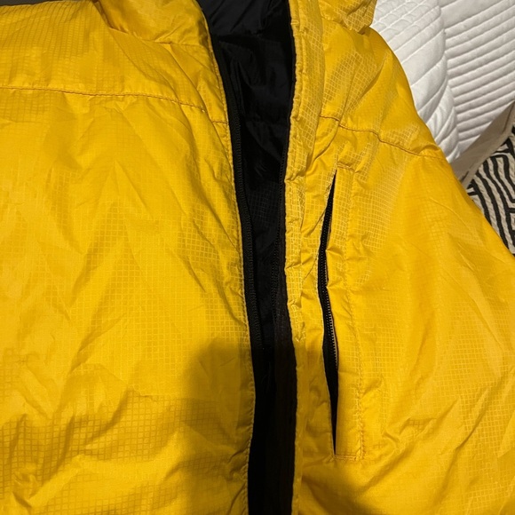 Land’s End Reversible Puffer Vest Men Med 38-40 Goose Down EUC Navy Blue /Yellow - Picture 8 of 8